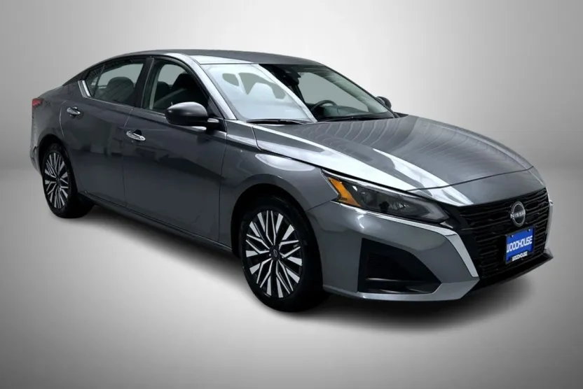 2024 Nissan Altima 2.5 SV photo 1