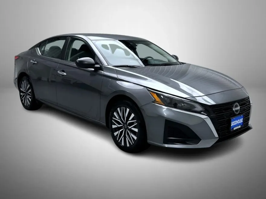 2024 Nissan Altima 2.5 SV photo 1