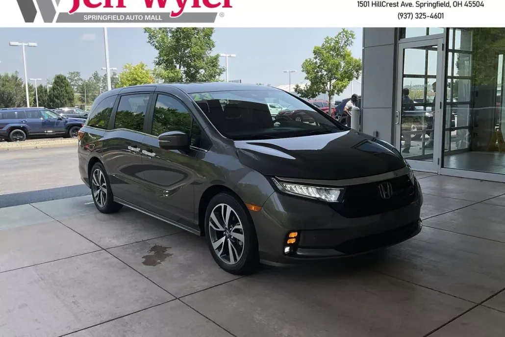 2023 Honda Odyssey Touring photo 1