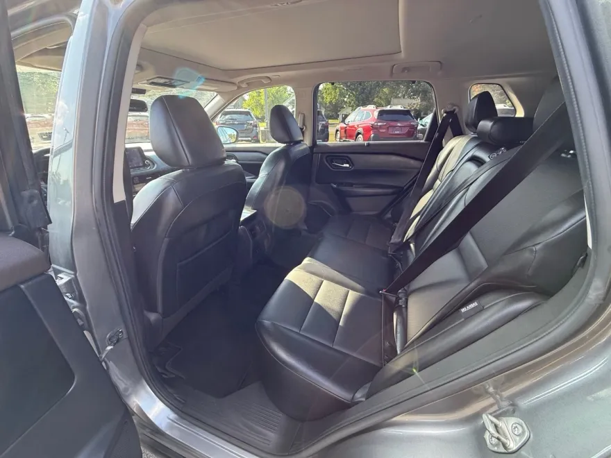 2022 Nissan Rogue SV photo 1