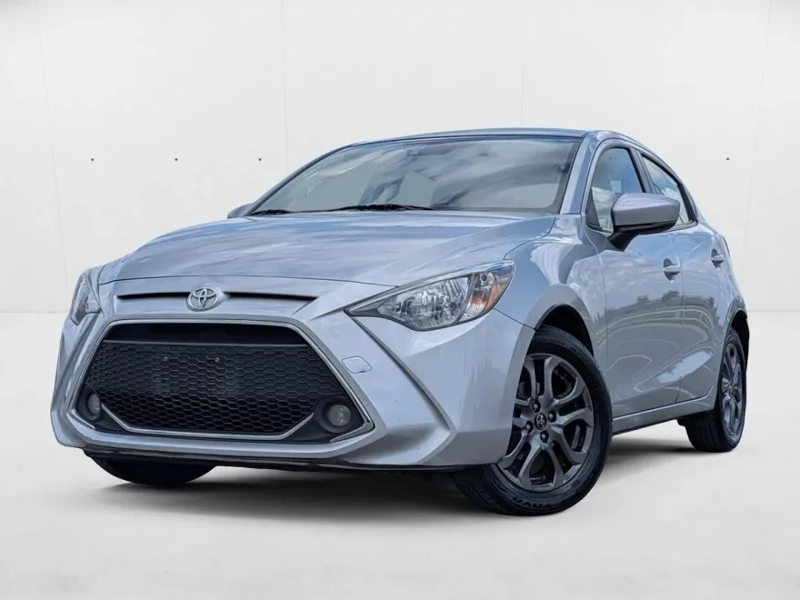 2020 Toyota Yaris LE photo 1