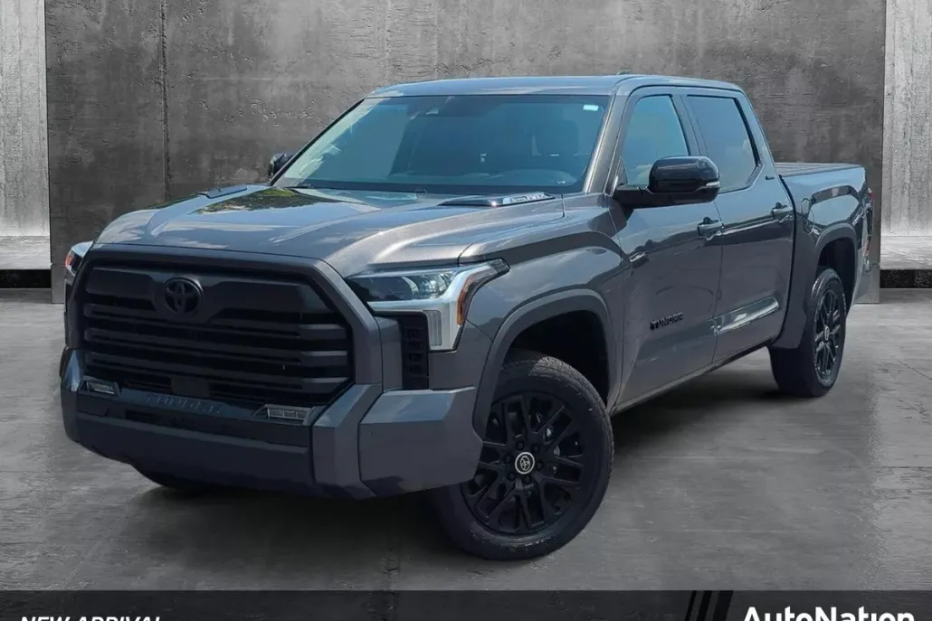 2024 Toyota Tundra Limited CrewMax photo 1