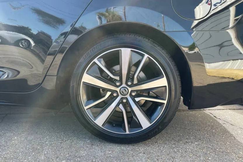 2020 Nissan Maxima SV photo 1