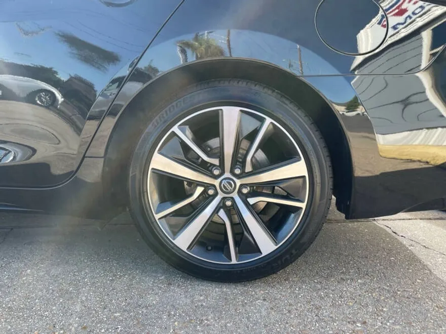 2020 Nissan Maxima SV photo 1