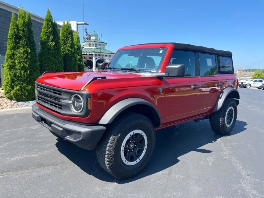 2023 Ford Bronco Base photo 1
