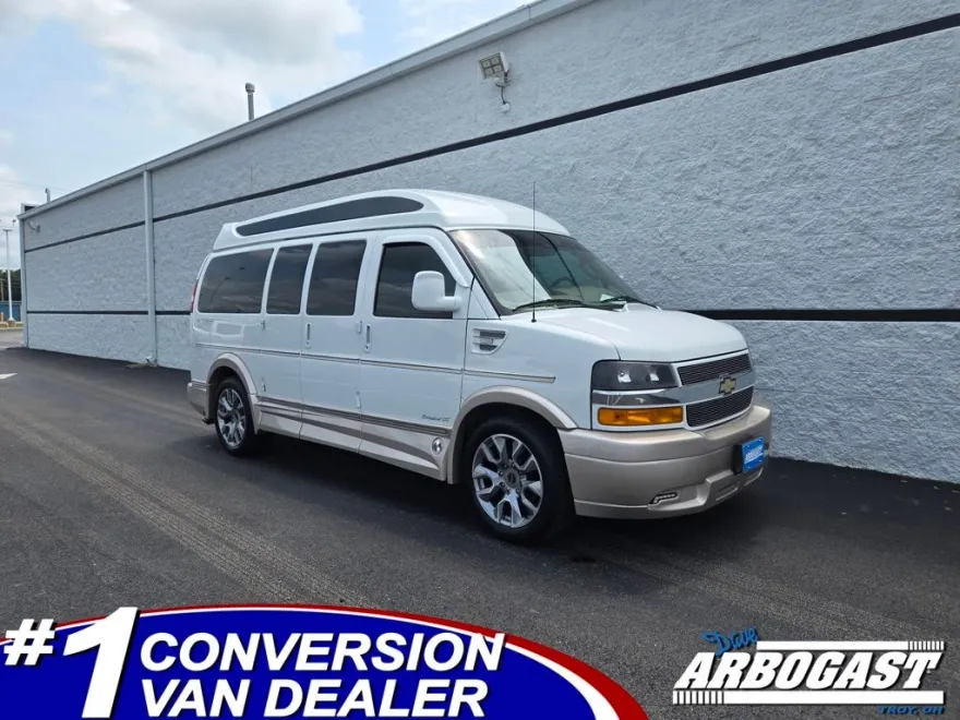 2022 Chevrolet Express Cargo photo 1