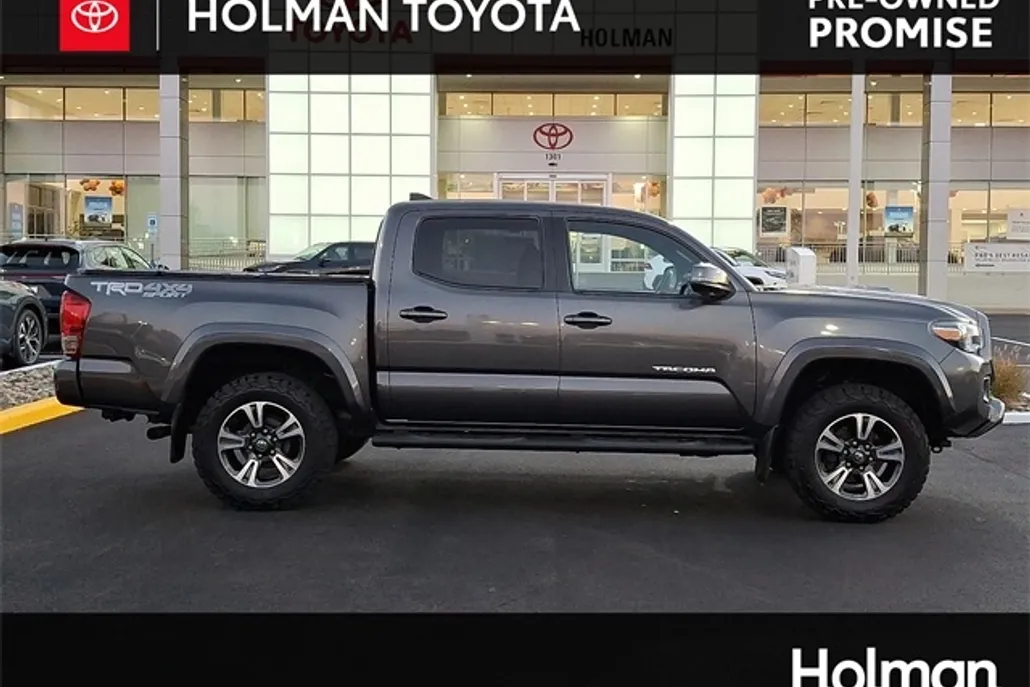 2017 Toyota Tacoma TRD Sport photo 1