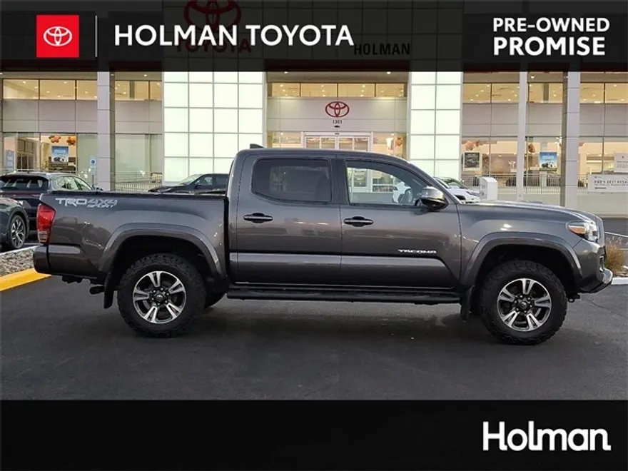 2017 Toyota Tacoma TRD Sport photo 1