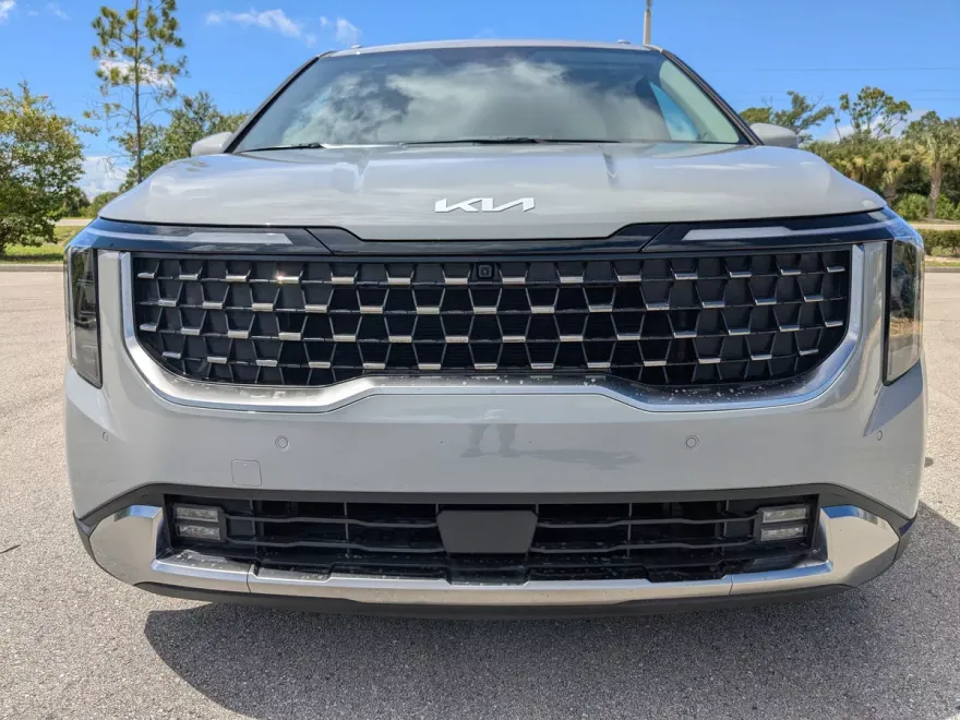 2026 Kia Carnival SX photo 1