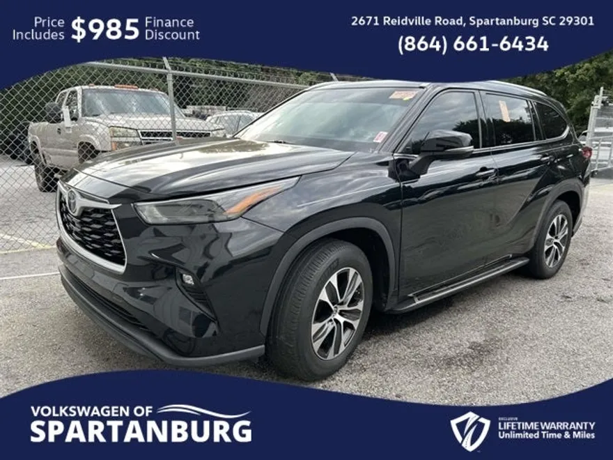 2022 Toyota Highlander XLE photo 1