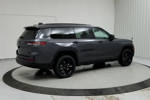 2025 Jeep Grand Cherokee Limited photo 2