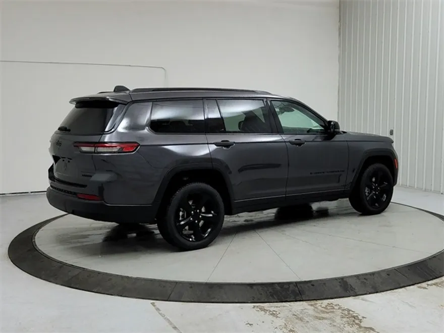 2025 Jeep Grand Cherokee Limited photo 2