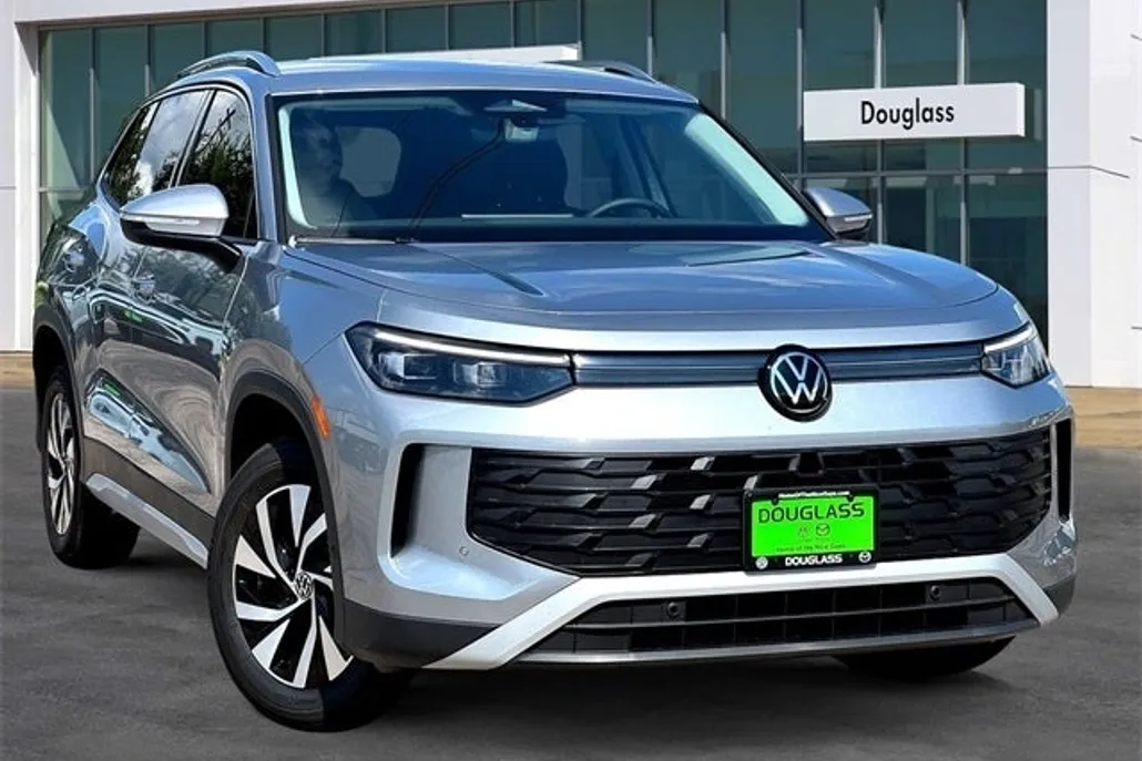 2025 Volkswagen Tiguan S photo 1