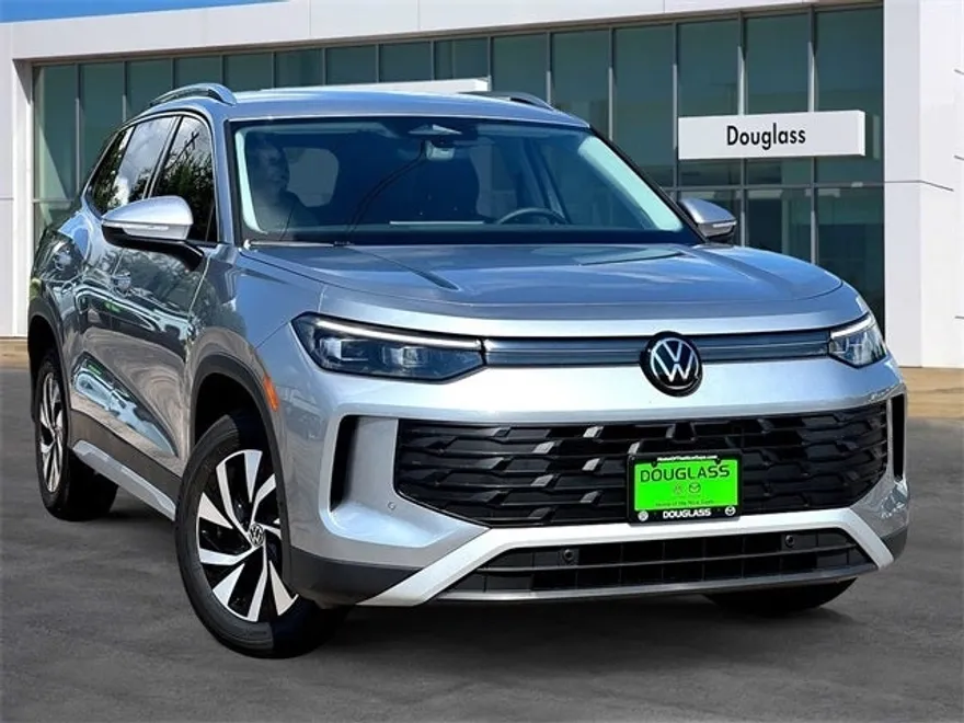 2025 Volkswagen Tiguan S photo 1