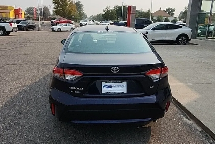 2021 Toyota Corolla LE photo 1