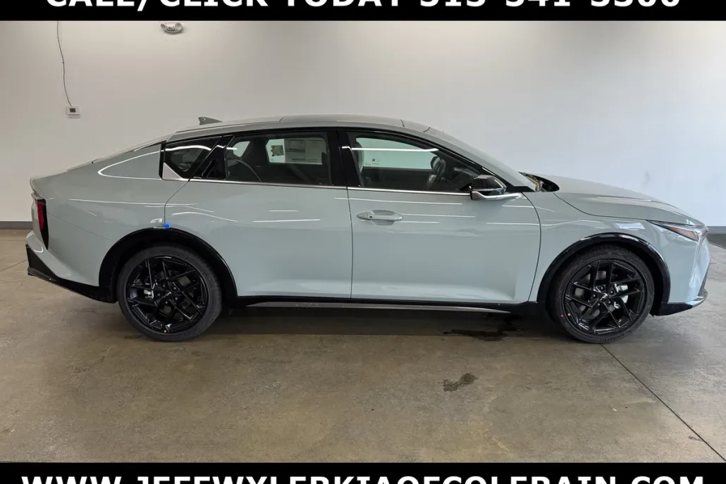 2025 Kia K4 GT-Line Turbo photo 1
