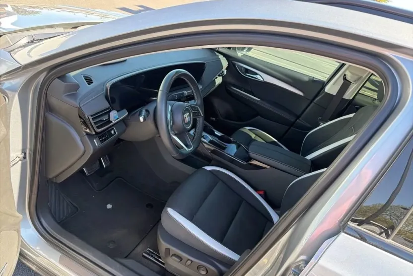 2025 Buick Envision Sport photo 1
