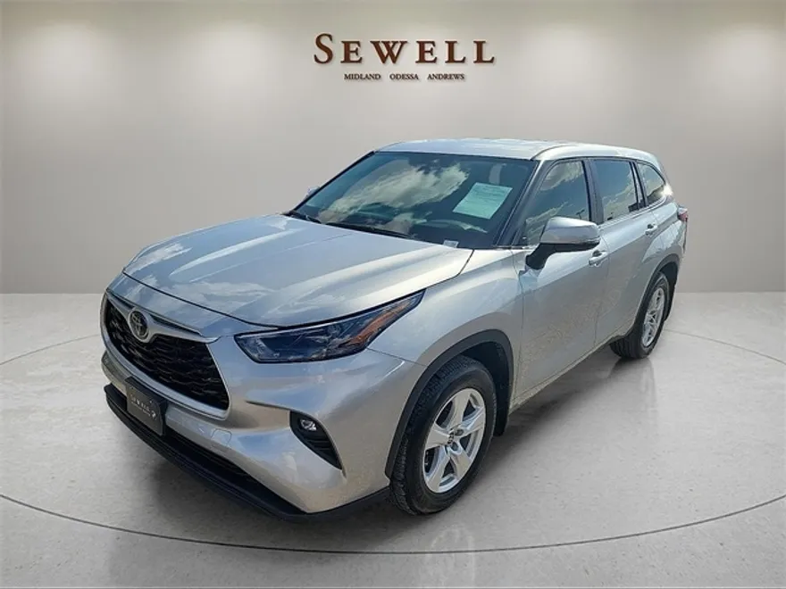 2024 Toyota Highlander LE photo 1