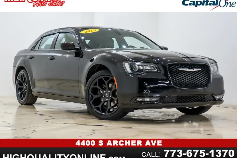 2019 Chrysler 300 S photo 1