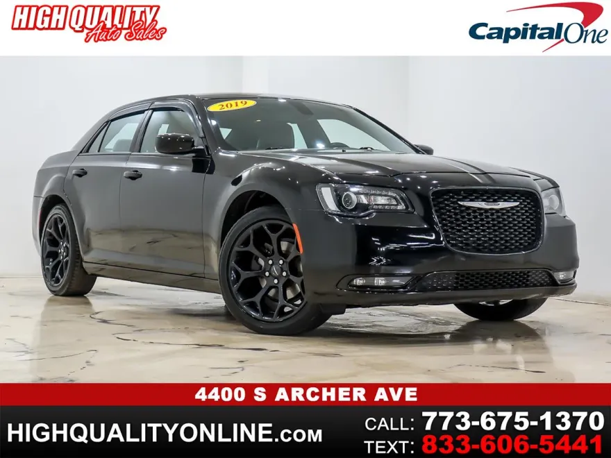 2019 Chrysler 300 S photo 1