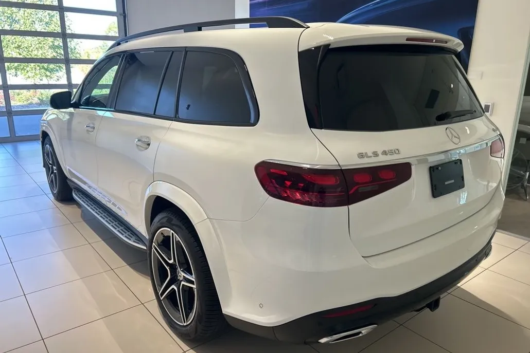 2025 Mercedes Benz GLS 450 4MATIC photo 1
