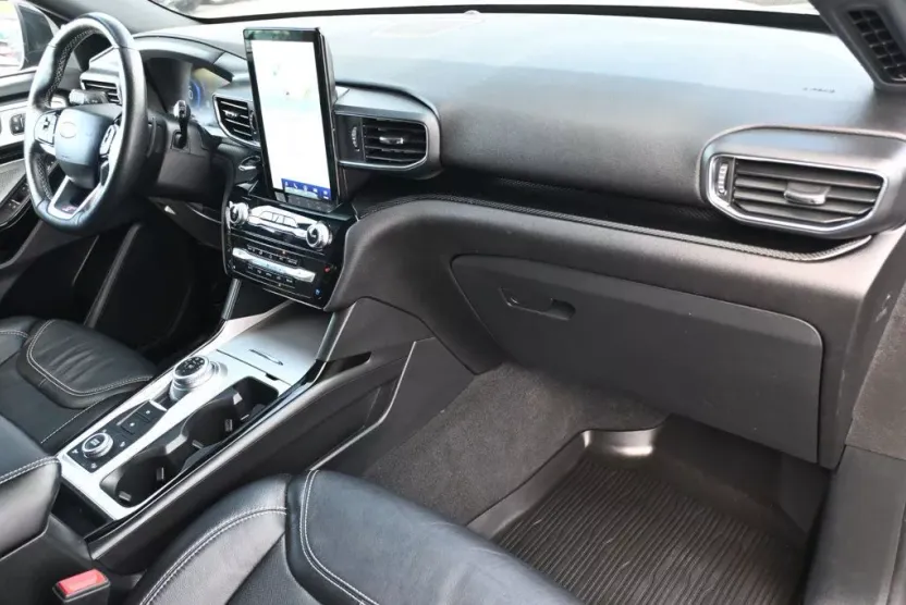 2022 Ford Explorer ST photo 1
