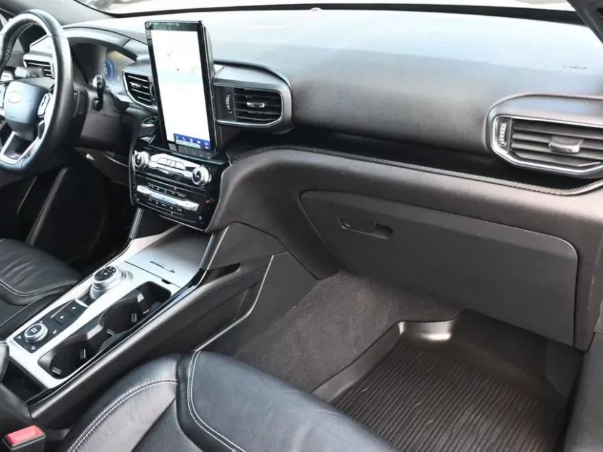 2022 Ford Explorer ST photo 1