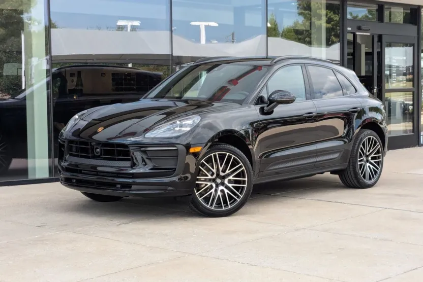 2026 Porsche Macan T photo 1