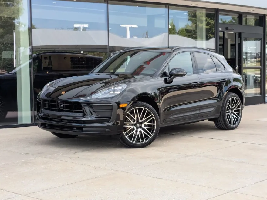 2026 Porsche Macan T photo 1