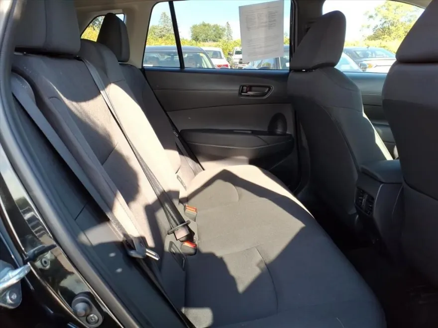 2022 Toyota Corolla Cross LE photo 1