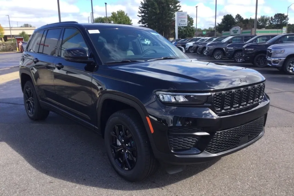 2025 Jeep Grand Cherokee Altitude photo 1