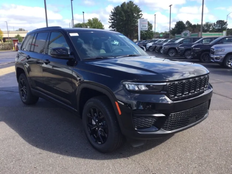 2025 Jeep Grand Cherokee Altitude photo 1