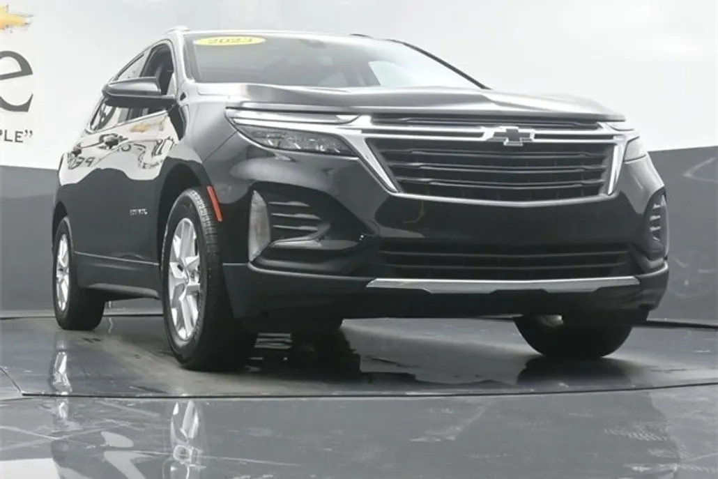 2023 Chevrolet Equinox LT photo 1