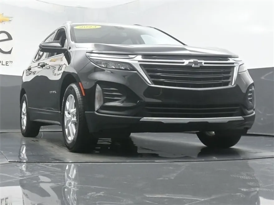 2023 Chevrolet Equinox LT photo 1