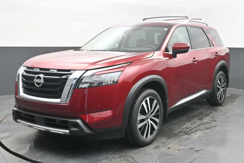 2025 Nissan Pathfinder Platinum photo 1