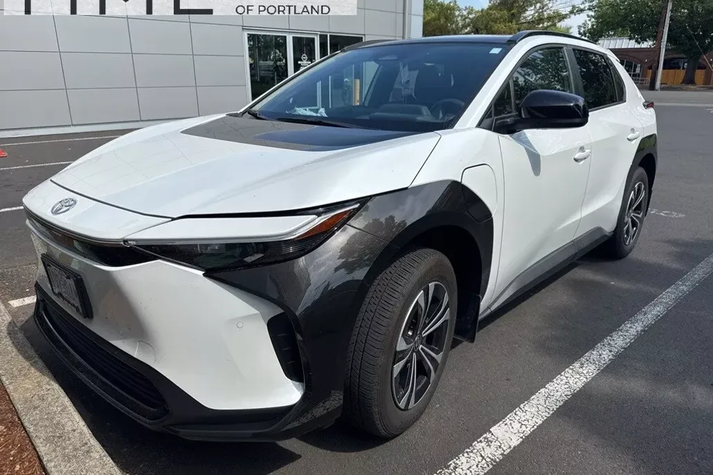2024 Toyota bZ4X XLE photo 1