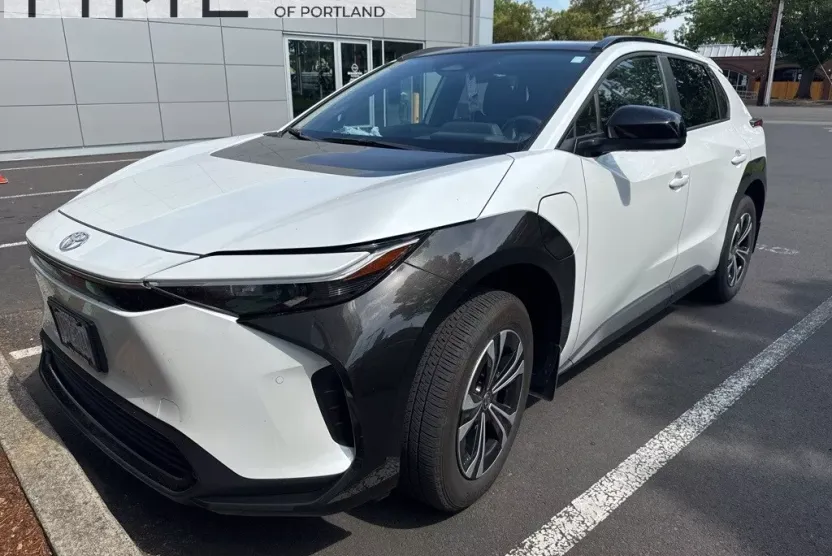 2024 Toyota bZ4X XLE photo 1