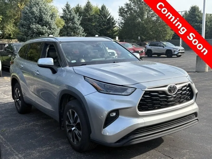 2021 Toyota Highlander XLE photo 1