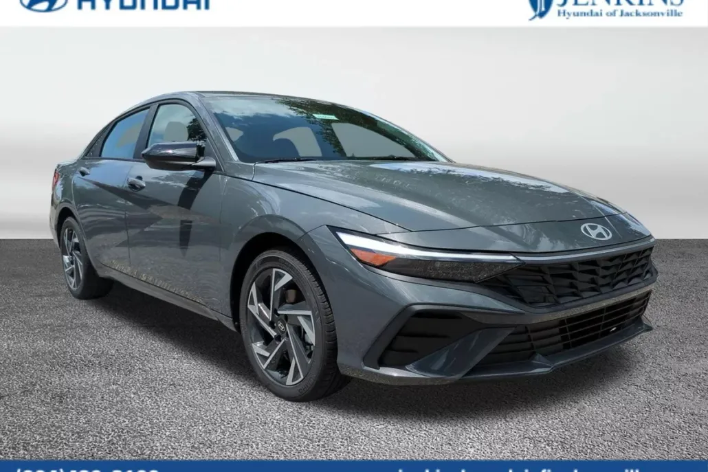2025 Hyundai Elantra SEL Sport photo 1