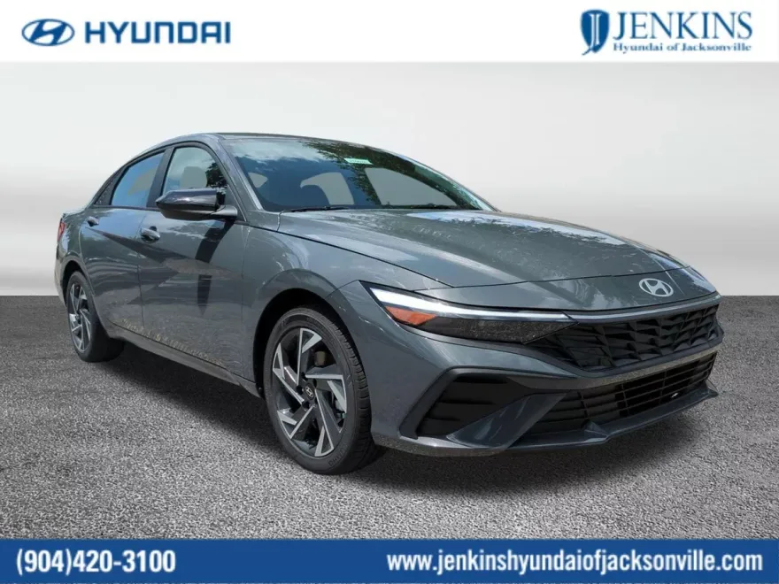 2025 Hyundai Elantra SEL Sport photo 1