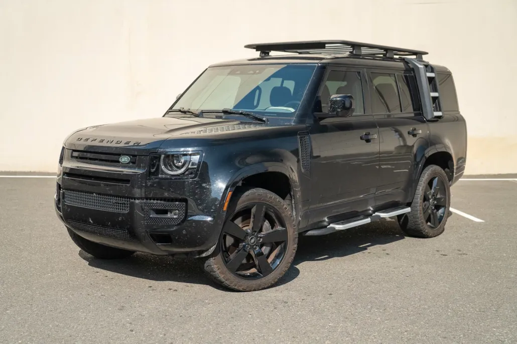 2023 Land Rover Defender 130 X-Dynamic SE photo 1