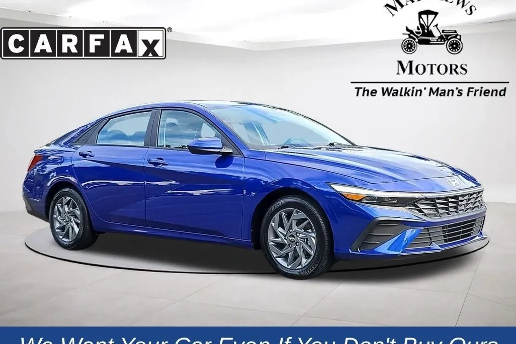 2024 Hyundai Elantra SEL photo 1