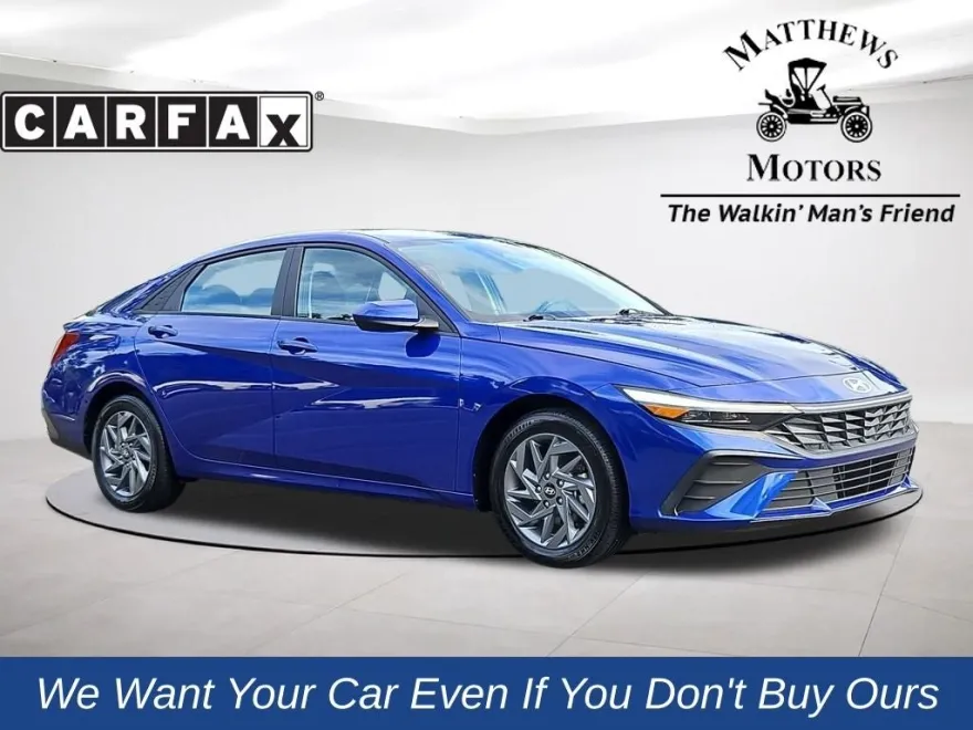 2024 Hyundai Elantra SEL photo 1