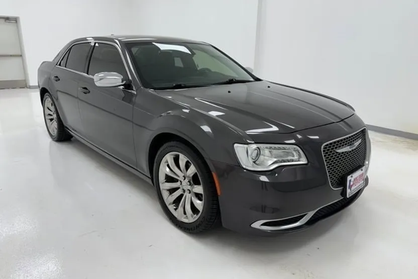 2020 Chrysler 300 Touring photo 1