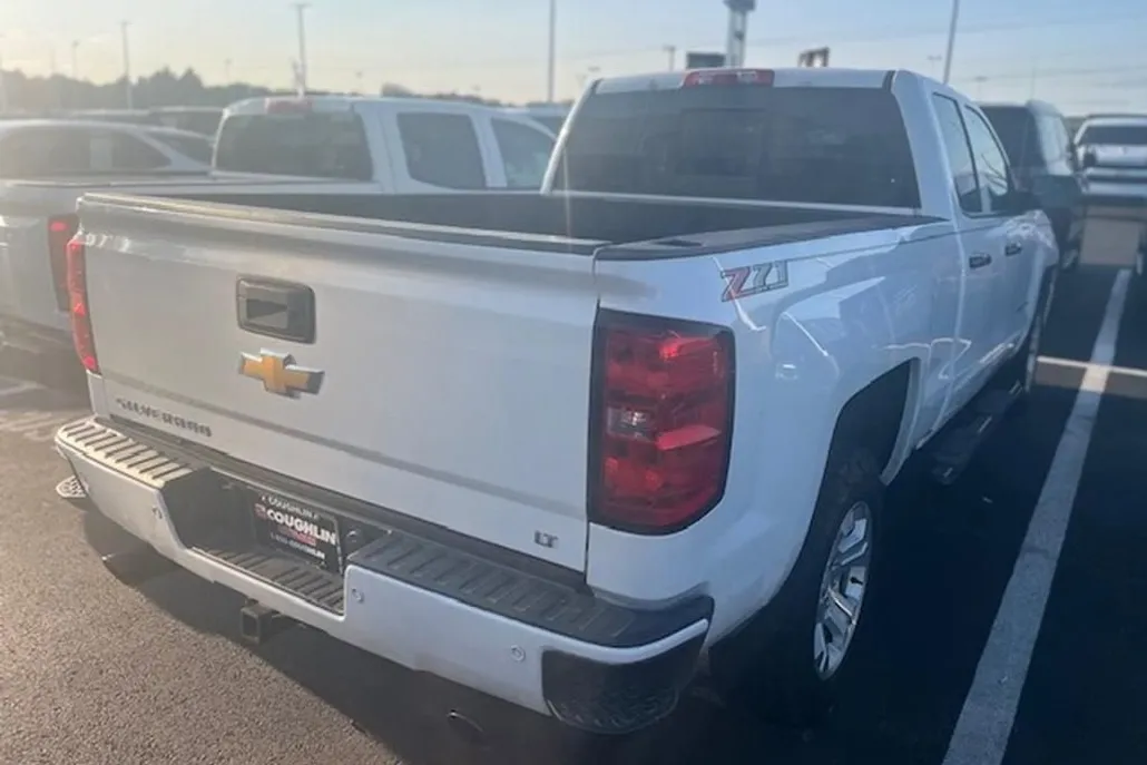 2018 Chevrolet Silverado 1500 LT photo 1