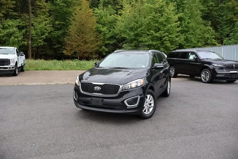 2018 Kia Sorento LX photo 1