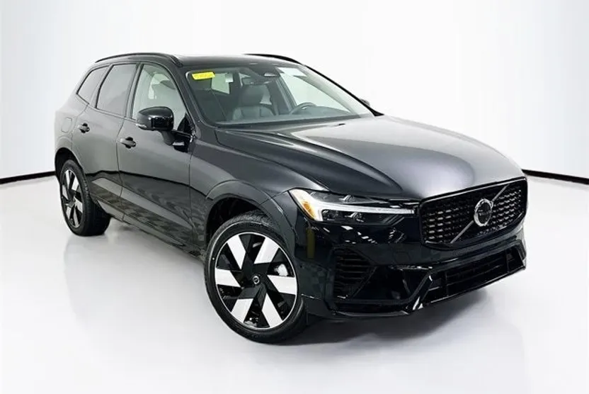 2025 Volvo XC60 Hybrid T8 Plus photo 1