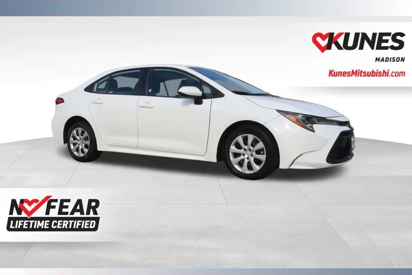2024 Toyota Corolla LE photo 1
