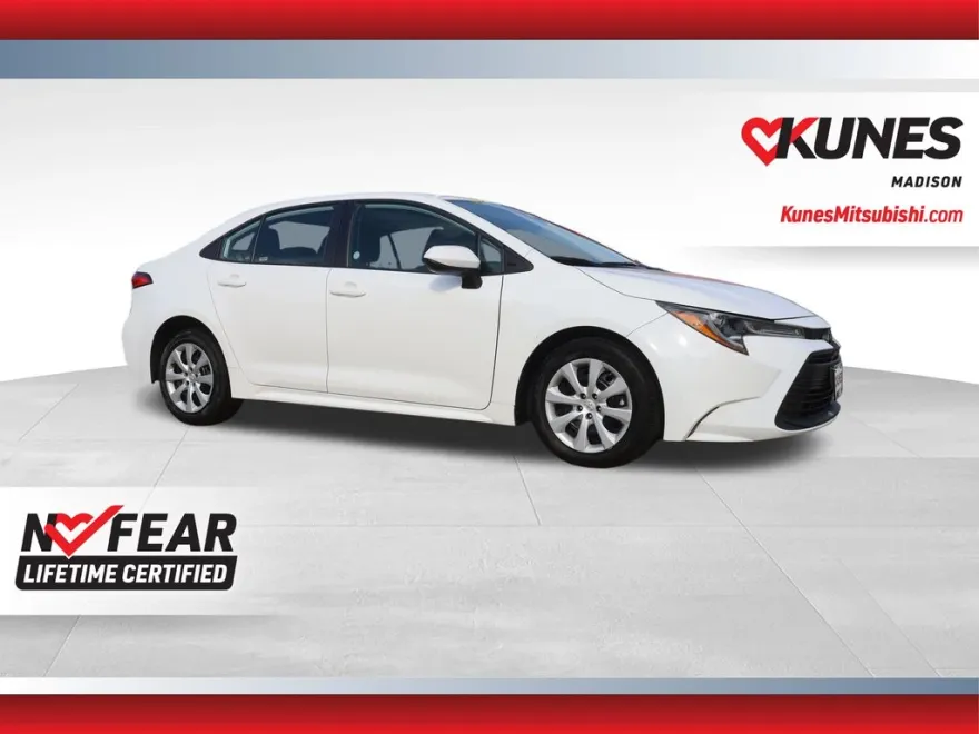 2024 Toyota Corolla LE photo 1