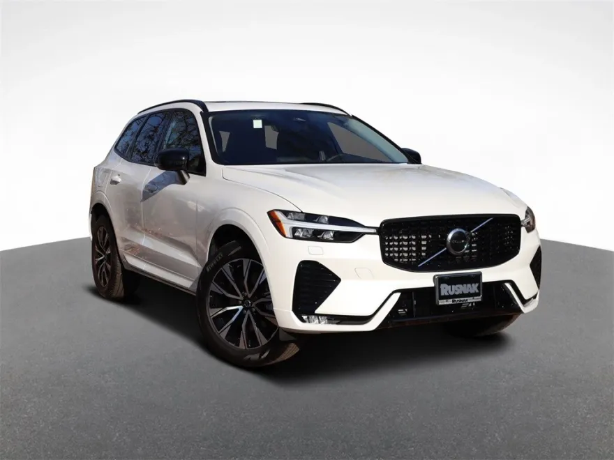2025 Volvo XC60 B5 Core photo 1